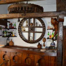 Accueil et bar Banc d'accueil bar Auberge Seigneurs